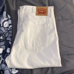 Women’s Levi jeans